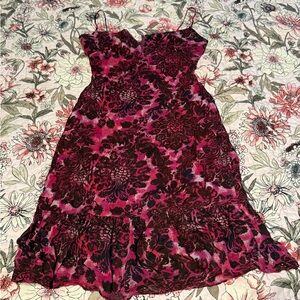 6 Laundry Sexy Fitted Floral Slip Dress in Magenta and Black